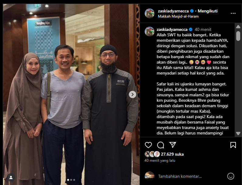 Zaskia Adya Mecca dan Hanung Bramantyo umrah.